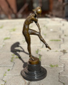 Бронзовая статуя Арлекина