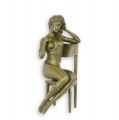 Статуэтка обнаженной женщины на стуле из бронзы 3