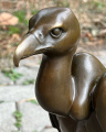 Бронзовая статуя Стервятника - птицы-падальщика