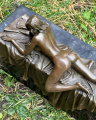 Эротическая бронзовая статуэтка - Обнажённая лежащая девушка 4