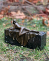 Эротическая бронзовая статуэтка - Обнажённая лежащая девушка 4