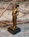 Эротическая бронзовая статуэтка обнаженного мужчины в ковбойской одежде