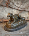Роскошная бронзовая статуя львицы