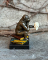 Статуэтка обезьяны из венской бронзы - мыслитель
