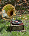 Квадратный ретро золотой граммофон с трубой - реплика