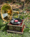 Квадратный ретро золотой граммофон с трубой - реплика