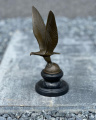 Бронзовая статуя орла на глобусе - статуэтка в стиле ар-деко