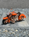 Жестяная модель красного мотоцикла