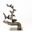 Бронзовая скульптура рука ладонь и бабочки