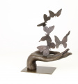 Бронзовая скульптура рука ладонь и бабочки 