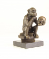 Статуя бронзовой обезьяны 