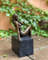 Бронзовая статуэтка полуобнаженной девушки
