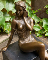 Бронзовая статуэтка полуобнаженной девушки