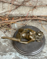 Эротическая бронзовая статуэтка лежащей обнаженной женщины