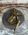 Эротическая бронзовая статуэтка лежащей обнаженной женщины