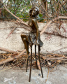 Статуя Леди на стуле из бронзы