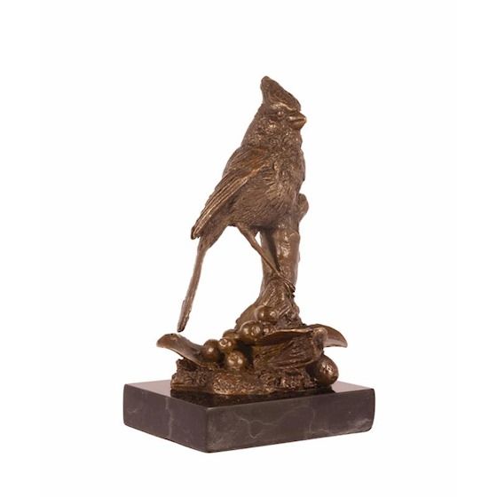 Статуя птицы из бронзы