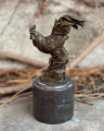 Статуя петуха из бронзы