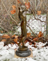 Большая скульптура обнаженной девушки из бронзы