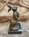 Бронзовая статуэтка Рождественского кролика с морковкой