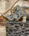 Статуя носорога из бронзы