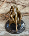 Эротическая бронзовая статуэтка обнаженной сексуальной женщины на стуле