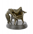 Эротическая бронзовая статуя - Обнаженная сексуальная женщина на кресле
