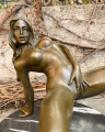 Эротическая бронзовая статуэтка обнаженной женщины - стриптизерши