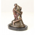 Эротическая бронзовая статуя - Женщина и пенис 