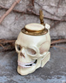 Фарфоровый череп с бронзовым декором