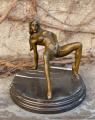 Эротическая бронзовая статуэтка обнаженной женщины - стриптизерши