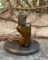 Эротическая бронзовая статуя полуобнаженной девушки 2