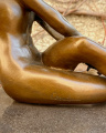 Эротическая бронзовая статуя полуобнаженной девушки 2