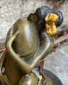 Эротическая бронзовая статуя - Женщина и пенис