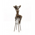 Статуэтка из бронзы Обнаженная женщина на стуле 