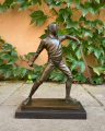 Бронзовая статуя статуэтка фехтовальщика спорт 