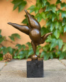 Современная бронзовая статуэтка Женщина плюс-сайз - акробатка
